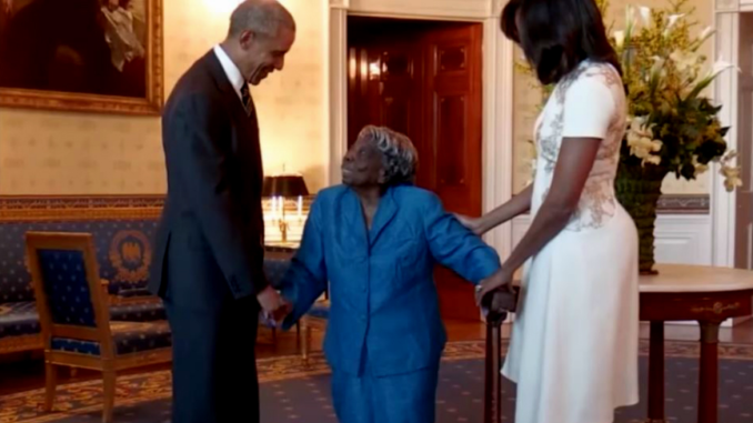 Una mujer de 106 años baila de emoción al conocer a los Obama