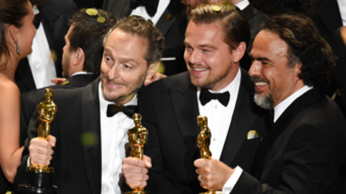 Chivo Lubezki, Di Caprio e Iñárritu. Entrega de los Óscar.