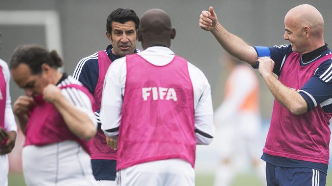 EL NUEVO PRESIDENTE DE LA FIFA GIANNI INFANTINO JUEGA AL FÚTBOL