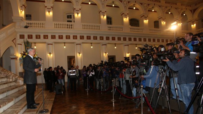 Gobierno boliviano interpreta "empate técnico" en referendo sobre reelección