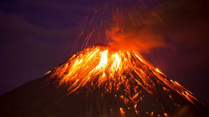 ECUADOR, (27/02/2016). Volcan Tungurahua. FOTOS API / JUAN CEVALLOS.
