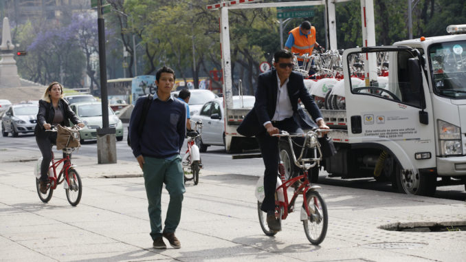 MÉXICO DISEÑA PLAN PARA RESTRINGIR CIRCULACIÓN DE AUTOS Y REDUCIR POLUCIÓN