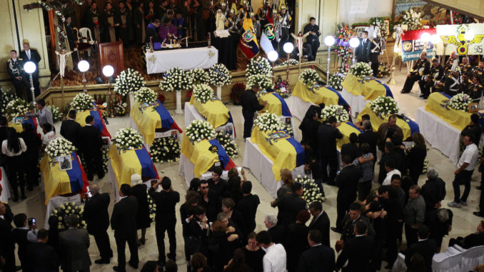 CORTEJO FÚNEBRE DE MILITARES FALLECIDOS EN ECUADOR LLEGA A CAPILLA ARDIENTE