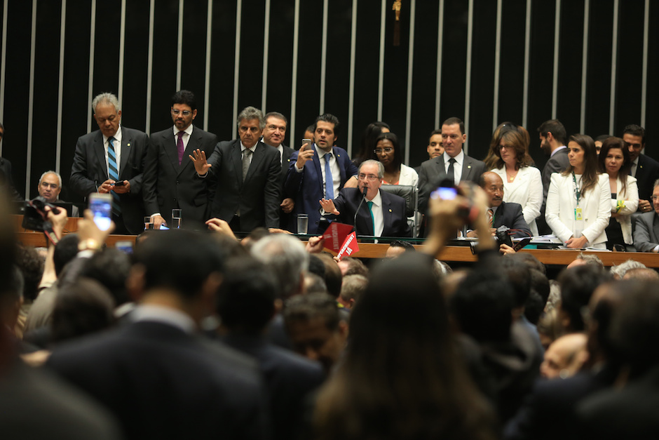 Congreso de Brasil notifica a Rousseff que empieza proceso para ...