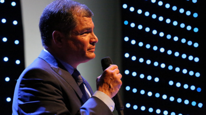 Guayaquil (Guayas), 02 mar 2016.- El Presidente de la República, Rafael Correa, asistió a la entrega del Premio Anual a la Excelencia Rita Lecumberri, en Guayaquil. Foto: Andrés Reinoso / Presidencia de la República