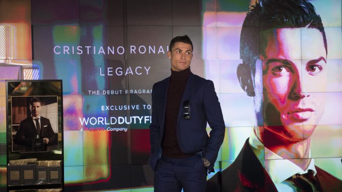 CRISTIANO RONALDO PRESENTA PERFUME