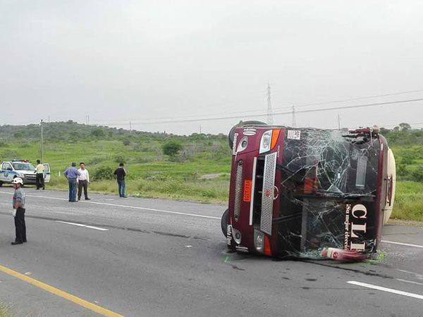 Volcamiento de bus interprovincial en Santa Elena deja 10 heridos | La ...