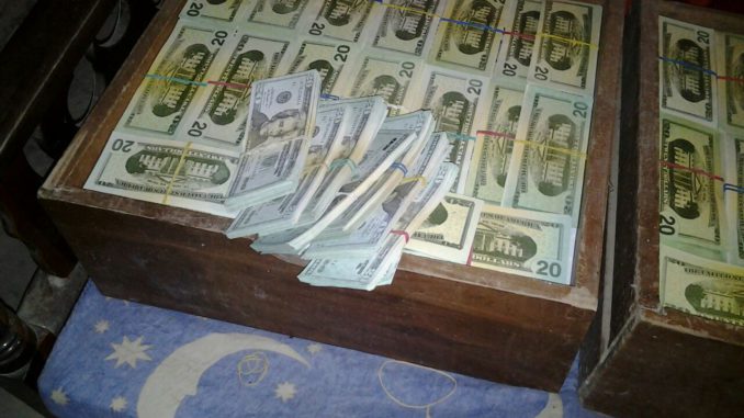 dolares falsos