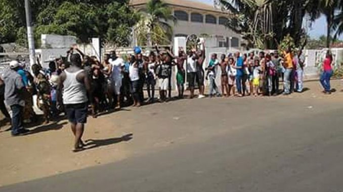 evacuan playa costa marfil