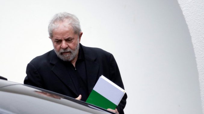 LULA DA SILVA SE REÚNE CON CONGRESISTAS OFICIALISTAS EN BRASILIA