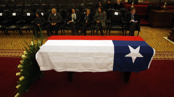 LOS RESTOS DE NERUDA LLEGAN AL CONGRESO CHILENO, DONDE SERÁN VELADOS