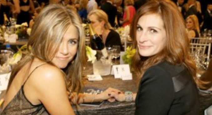 Jennifer Aniston y Julia Roberts dibujan enredos familiares en "Mother's Day"