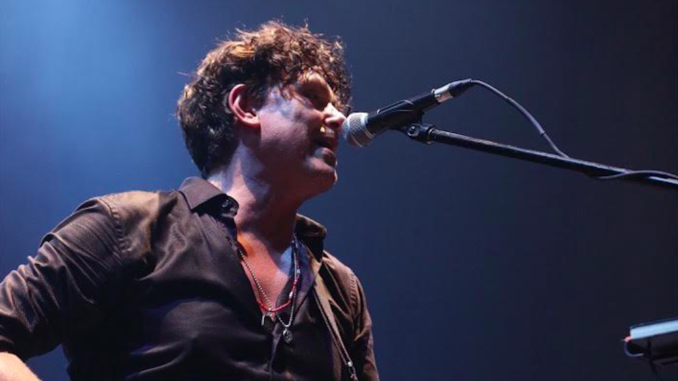 CIUDAD DE MÉXICO(MÉXICO),30/04/2016.- Fotografía cedida sin fecha hoy, sábado 30 de abril de 2016, por Biko Records del volcalista de la banda de rock mexicana Caifanes, Saúl Hernández. El vocalista de la banda de rock Caifanes, Saúl Hernández, declaró que México sufre una gran "dislocación moral" y un caos que no lleva al país a nada positivo, pero señaló que en medio de todo la sociedad ya empieza a confrontar y denunciar un sinfín de problemas. EFE/Olga Laris/CORTESÍA BIKO RECORDS/SOLO USO EDITORIAL/NO VENTAS