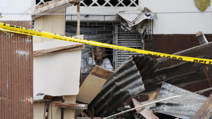 Guayaquil 17 de Abril del 2016. Casa parcialmente destruida por el sismo de 7.8 grado que afecto al Ecuador. Ximena y Luis Urdaneta. Fotos: Marcos Pin / API