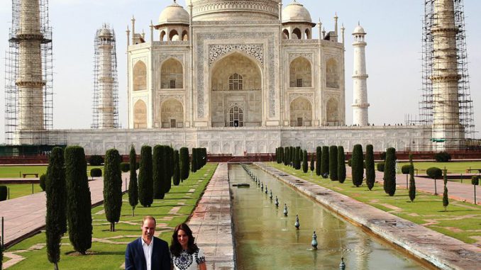 Royal couple visit the Taj Mahal