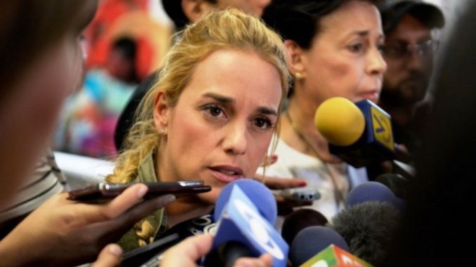 Lilian Tintori con microfono