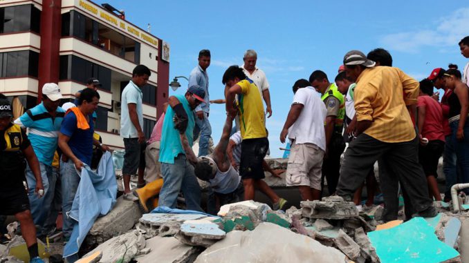 ASCIENDE A 233 LA CIFRA DE FALLECIDOS POR TERREMOTO DE 7,8 GRADOS EN ECUADOR