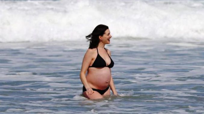 anne-hathaway-pregnant-bikini-07