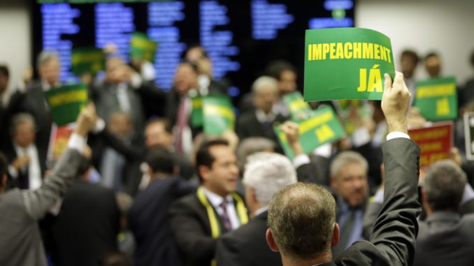 El trámite para un juicio a Rousseff avanza y va al pleno de la Cámara baja