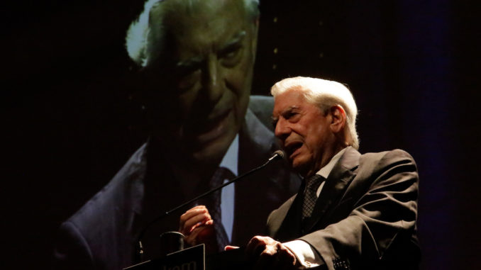 VARGAS LLOSA AFIRMA QUE LA SOCIEDAD BRASILEÑA BUSCA "PURIFICAR LA DEMOCRACIA"