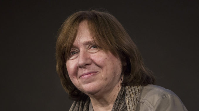SVETLANA ALEXIÉVICH: "LA IDEA COMUNISTA VOLVERÁ A NUESTRAS VIDAS"
