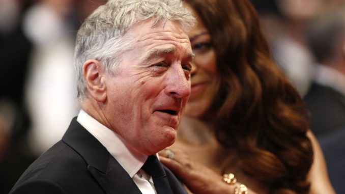 Proyección de la película "Hands of Stone" en el festival de cine de Cannes