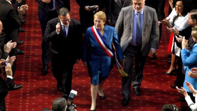 Bachellet con franja presidencial