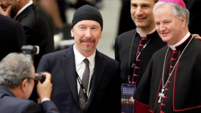 The Edge, el guitarrista de U2, tocó en la Capilla Sixtina del Vaticano