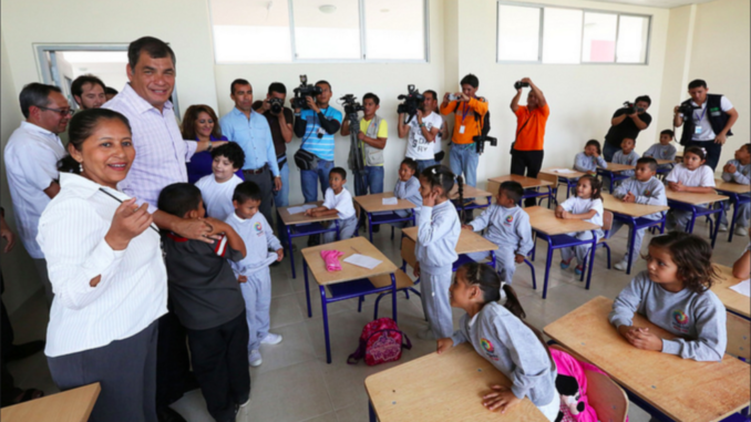 escuelas Manabí Correa