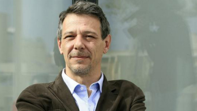 Álvaro Enrigue cree que "la escritura de ficción es siempre política"
