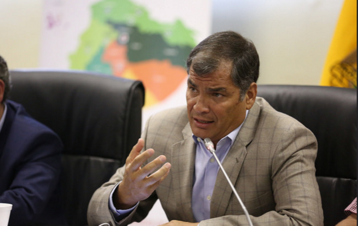 Quito (Pichincha), 18 may 2016.- El Presidente de la República, Rafael Correa, lideró esta tarde el Comité de Operaciones de Emergencia (COE) Nacional, donde se evaluó los daños ocasionados por el nuevo movimiento telúrico, réplica del terremoto de abril pasado. Foto: Eduardo Santillán / Presidencia de la República
