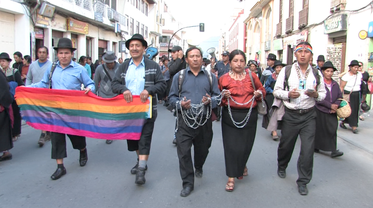 Afueras de la audiencia de juzgamiento de diez de los 29 de Saraguro, en Loja. Foto cortesía de Karlos Andrade.
