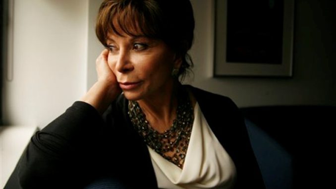 Isabel Allende triste