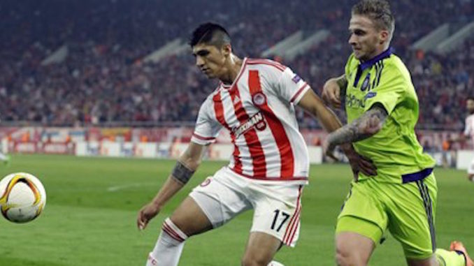 Alan Pulido, Alexander Buttner