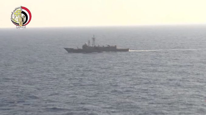 El Ejército egipcio anuncia el hallazgo de restos del avión siniestrado