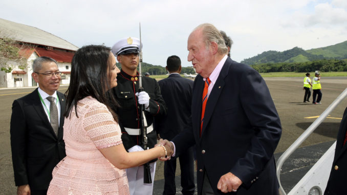 Rey emérito de España llega a Panamá para la inauguración del canal ampliado