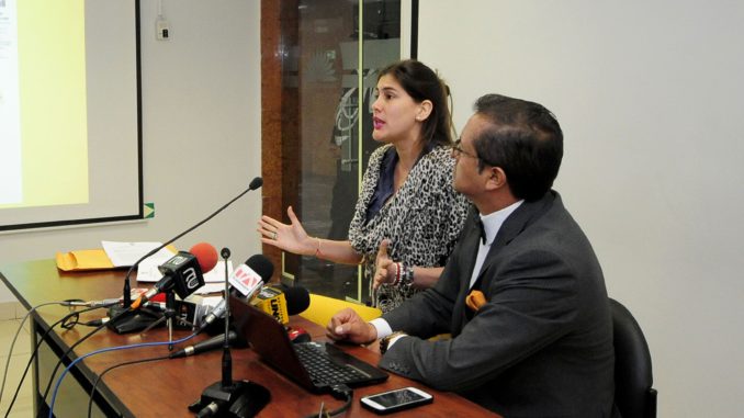 QUITO-ECUADOR. Rueda de Prensa por parte de la Asambleista Maria Cristina Reyes para hablar sobre los Panamá Papers y la presencia de cargos inferiores del gobierno. APIFOTO/JUAN RUIZ