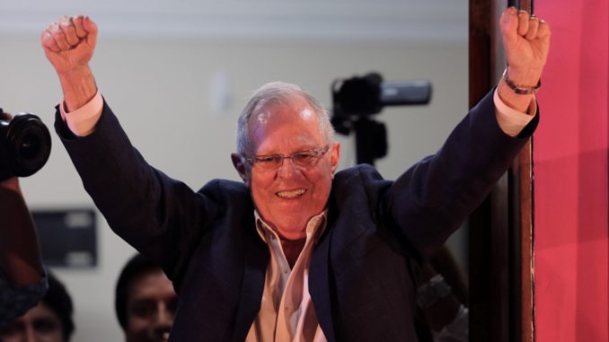Kuczynski roza el triunfo en comicios de Perú, según cómputos extraoficiales