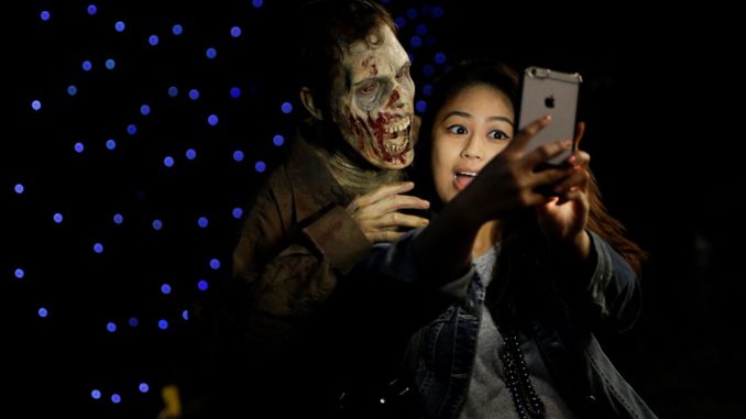 UNIVERSAL STUDIOS-WALKING DEAD