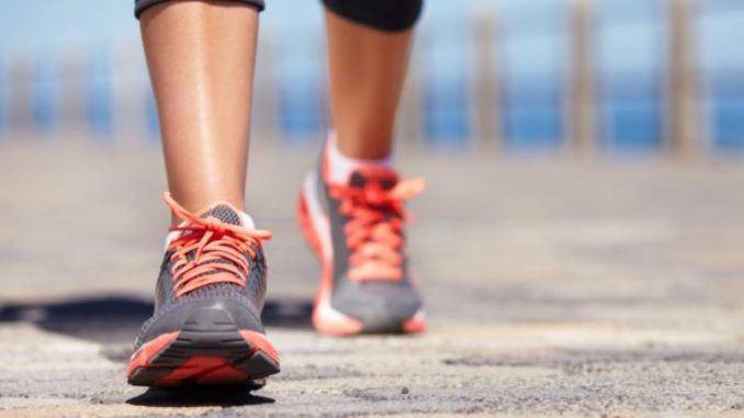 caminar reduce daño de estar sentado