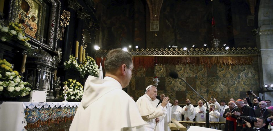 EL PAPA VISITA SANTUARIO DE CZESTOCHOWA Y TENDRÁ PRIMER ENCUENTRO CON JÓVENES