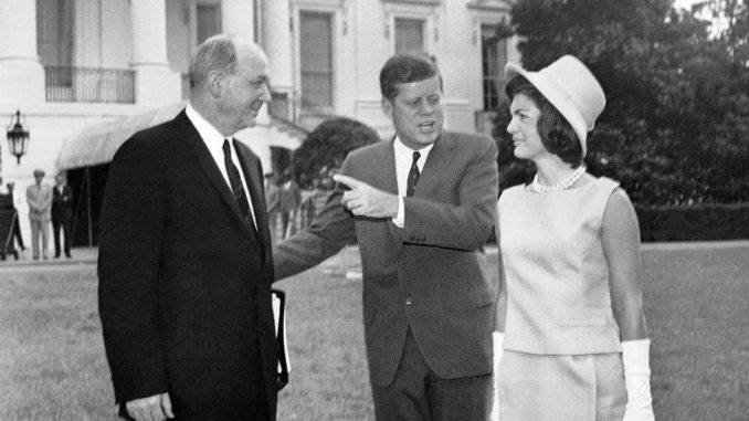 John y Jackie casa blanca