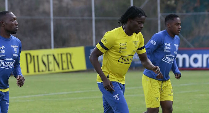 Walter Ayovi, hormiga Paredes y Renato Ibarra