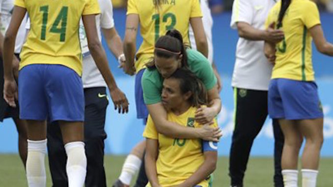 MUJERES BRASIL AFUERA