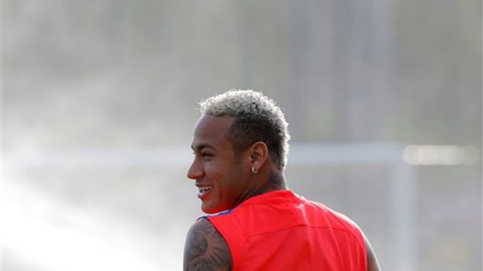 neymar-de-costado