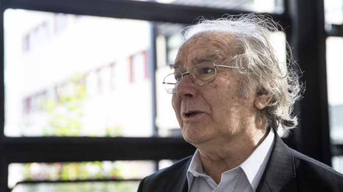 PÉREZ ESQUIVEL IMPARTE UNA CONFERENCIA EN VALENCIA