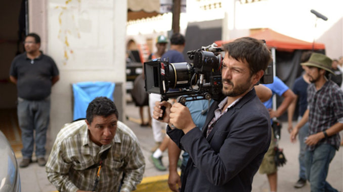 DIEGO LUNA LLAMA A LOS HISPANOS A REGISTRARSE Y VOTAR CONTRA TRUMP
