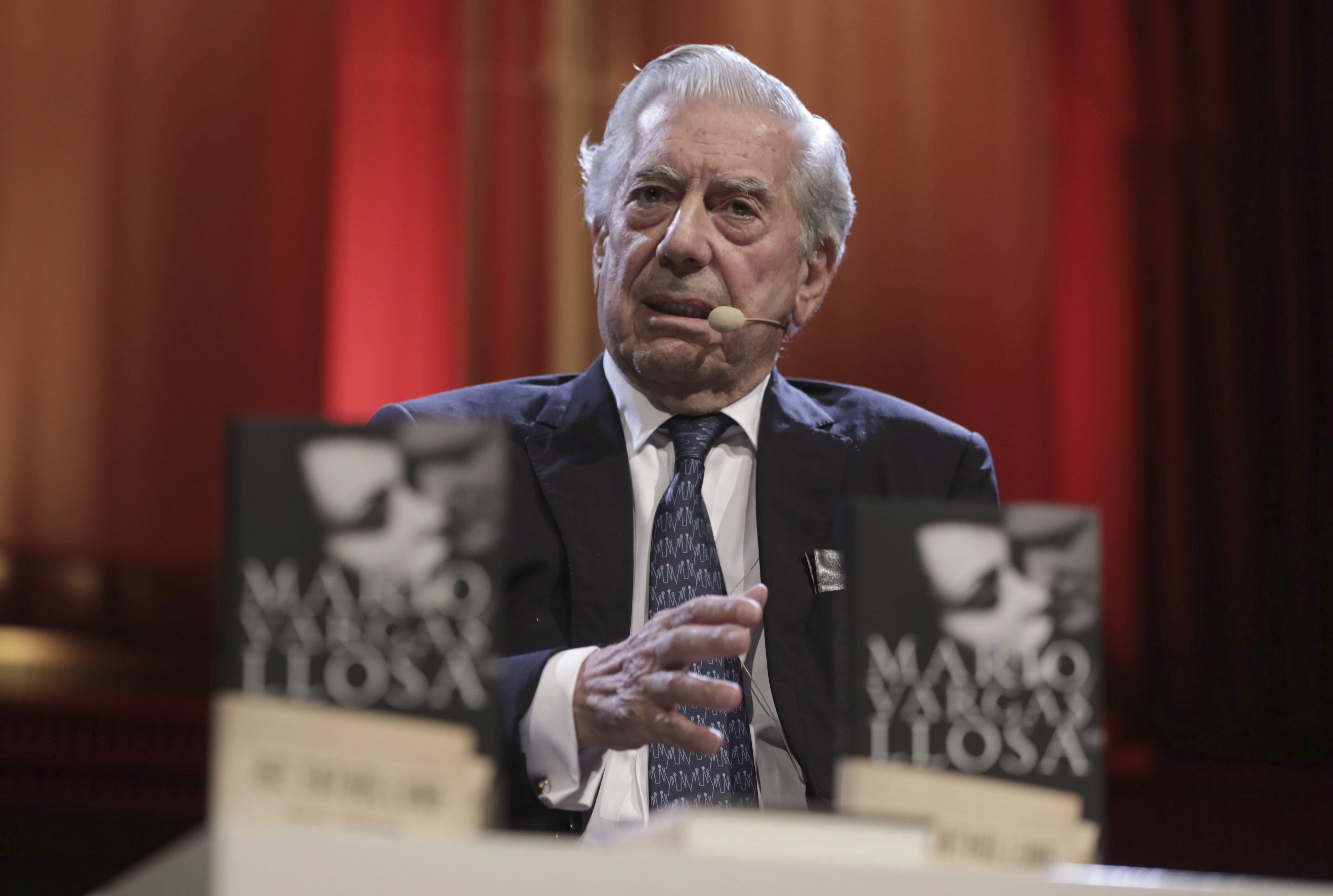 El premio Nobel de Literatura peruano Mario Vargas Llosa