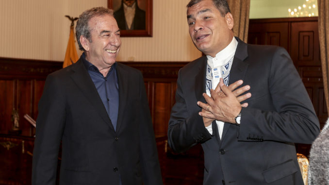 PERALES CONDECORADO ORDEN NACIONAL AL MÉRITO EN GRADO DE OFICIAL