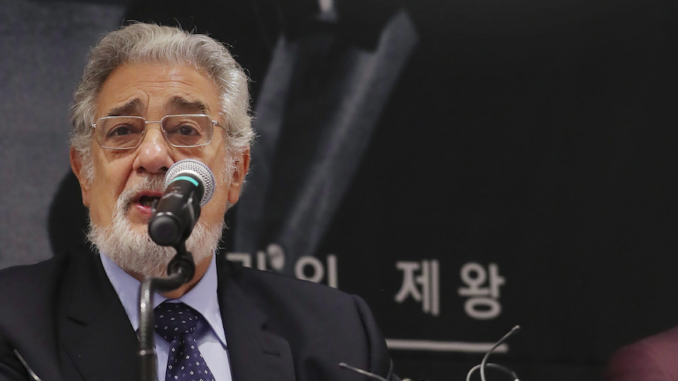 SEÚL (COREA DEL SUR) 30/09/2016.- El tenor estadounidense Plácido Domingo ofrece una rueda de prensa en un hotel de Seúl, Corea del Sur, hoy, 30 de septiembre de 2016. Domingo dará un concierto el en la ciudad el próximo 2 de octubre. EFE/Yonhap